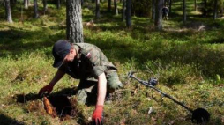 Biegli pod nadzorem prokuratorów gdańskiego IPN, badają miejsce zbiorowych egzekucji w Piaśnicy. Fot. PAP/A. Warżawa
