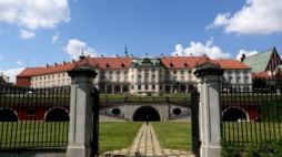 Remont i konserwacja wschodniej elewacji (od strony Wisły) Zamku Królewskiego w Warszawie. Fot. PAP/T. Gzell