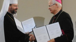 Abp Światosław Szewczuk i abp Józef Michalik. Fot. PAP/G. Jakubowsk