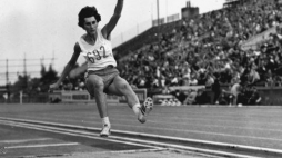 Irena Szewińska na stadionie "Skry". Warszawa 06.1971. Fot. PAP/CAF/Z. Matuszewski