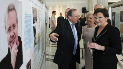 Marszałek Sejmu Ewa Kopacz i ambasador Zvi Rav-Ner podczas otwarcia wystawy w Sejmie. Fot. PAP/R. Pietruszka