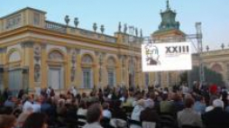 Publiczność przed rozpoczęciem widowiska plenerowego wg. opery "Don Giovanni". Fot. PAP/R. Guz