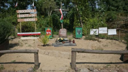 Symboliczna mogiła obrońców Reduty Ordona na Ochocie. Fot. PAP/R. Guz