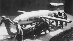 Rakieta V1. Fot. Bundesarchiv. Źródło: Wikipedia.