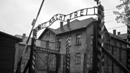 Brama KL Auschwitz. Fot. PAP/EPA