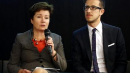 Prezydent Warszawy Hanna Gronkiewicz-Waltz, Grzegorz Piątek z wydziału estetyki architektury Warszawy. Fot PAP/T. G