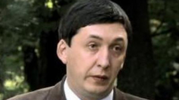 Prof. Marek Kornat. Kadr z filmu "Lenino. 13.X.1943" przygotowanego przez Muzeum Historii Polski