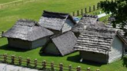 Skansen archeologiczny "Karpacka Troja". Fot. PAP/D. Delmanowicz