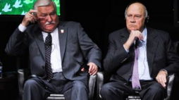 Laureaci Pokojowej Nagrody Nobla - Lech Wałęsa i Frederik Willem de Klerk. Fot. PAP/EPA