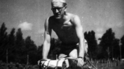 "Rzecz o Andrzeju Bobkowskim. ROWEREM DO WIECZNOŚCI" - Dodatek „Rzeczpospolitej" i Muzeum Historii Polski. Źródło: rp.pl