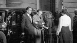 Warszawa 26.10.1945. Wizyta Bolesława Bieruta w Polskiej Agencji Prasowej. Fot. PAP/CAF/J. Baranowski