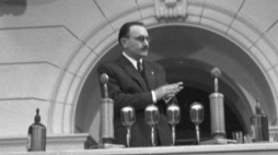 Bolesław Bierut na trybunie zjazdu zjednoczeniowego. Fot. PAP