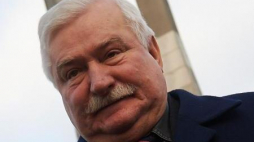 Lech Wałęsa pod Pomnikiem Poległych Stoczniowców w Gdańsku. Fot. PAP/A. Warżawa