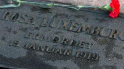 Nagrobek Róży Luksemburg w Berlinie. Fot. PAP/EPA