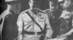 Gen. Iwan Czerniachowski (drugi z lewej), dowódca 3. Frontu Białoruskiego. Źródło: IPN 