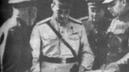 Gen. Iwan Czerniachowski (drugi z lewej), dowódca 3. Frontu Białoruskiego. Źródło: IPN
