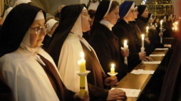 Siostry zakonne w katedrze p.w. Podwyższenia Krzyża Św. w Opolu w "Dniu Życia Konsekrowanego". Fot. PAP/K. Świderski