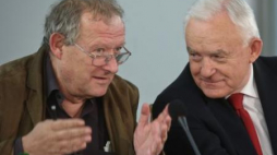 Redaktor naczelny „Gazety Wyborczej” Adam Michnik i przewodniczący SLD Leszek Miller. Fot. PAP/R. Guz 