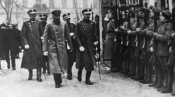 Naczelnik Państwa Józef Piłsudski w drodze na otwarcie pierwszego posiedzenia Sejmu. Fot. NAC