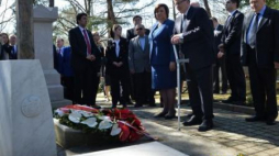 Prezydent RP Bronisław Komorowski na polskim cmentarzu w wiosce Polonezkoy. Fot. PAP/J. Turczyk 