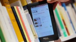 E-booki stanowią obecnie 3 proc. całego rynku książki w Polsce. Fot. PAP/EPA