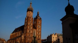 Rynek Główny i Kościół Mariacki w Krakowie. Fot. PAP/S. Rozpędzik