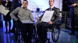 Zwycięzcy w kategorii "całokształt dokonań i postawa życiowa" Piotr Dudek i Marcin Sienkiewicz. Fot. PAP/J. Kamiński