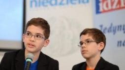 Andrzej i Kamil Tkaczowie wystąpili w filmie  "Karol, który został świętym". Fot. PAP/J.Turczyk