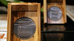 Medal Sprawiedliwy wśród Narodów Świata. Fot. PAP/R. Pietruszka