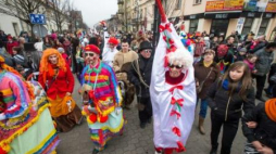 Korowód Grup Zapustnych po raz 25. przeszedł ulicami Włocławka. Fot. PAP/T. Żmijewski