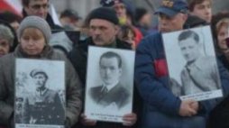 Apel Poległych i złożenie kwiatów pod Grobem Nieznanego Żołnierza. Fot. PAP/R. Pietruszka