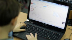 Zajęcia szkolne w ramach rządowego programu "Cyfrowa szkoła" . Fot. PAP/T. Waszczuk