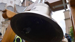 Na wzgórze wawelskie dotarł dzwon "Jan Paweł II". Fot. PAP/J. Bednarczyk