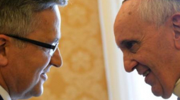 Prezydent Bronisław Komorowski w czasie audiencji u papieża Franciszka. Fot. PAP/EPA