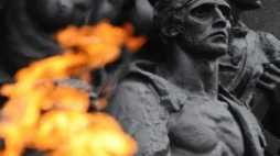 Uroczystości przed Pomnikiem Bohaterów Getta w Warszawie. Fot. PAP/J. Turczyk