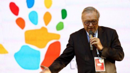 Krzysztof Zanussi poczas debaty "Wspomnienie z lat knucia" inaugurującej Karuzelę Cooltury 2014. Fot. PAP/T. Gzell