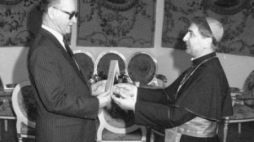 Nuncjusz apostolski abp Józef Kowalczyk i prezydent Wojciech Jaruzelski. Warszawa 06.12.1989. Fot. PAP/G. Rogiński