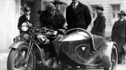 Polski motocykl Sokół 600 wyprodukowany przez CWS Warszawa. 1934 r. Fot. NAC