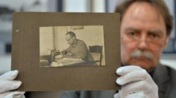  Andrzej Rybicki, kurator wystawy "Legiony Polskie w fotografii". Fot. PAP/J. Bednarczyk