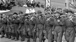 Pochód 1 maja 1949 r. Fot. PAP/CAF