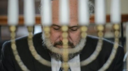 Naczelny rabin Polski Michael Schudrich, podczas promocji pierwszego tomu "Biblii Aramejskiej". Fot. PAP/W. Pacewicz
