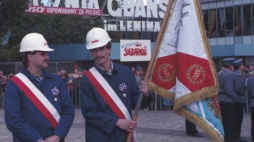 Robotnicy przed Stocznią Gdańską. 15.06.1989. Fot. PAP/I. Sobieszczuk