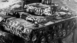 Pz.Kpfw III Ausf J na platformie kolejowej. 03.1941. Fot. NAC