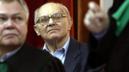Obrońca Stanisław Podedworny i oskarżony b. wicepremier Stanisław Kociołek. Sąd Okręgowy w Warszawie. Fot. PAP/T. Gzell