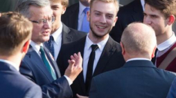 Prezydent Bronisław Komorowski podczas spotkania z młodzieżą w Muzeum Śląskim w Katowicach. Fot. PAP/A. Grygiel