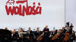 Aktor Andrzej Seweryn odczytuje Warszawską Deklarację Wolności. Warszawa, 04.06.2014. Fot. PAP/T. Gzell 