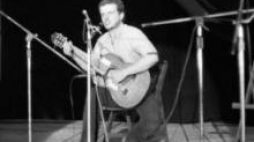 Jacek Kaczmarski na I Przeglądzie Piosenki Prawdziwej - Zakazane Piosenki w sierpniu 1981 r. Fot. PAP/CAF/S. Kraszewski
