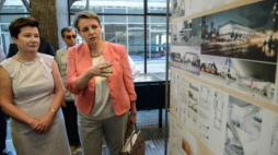 Minister Małgorzata Omilanowska i prezydent Hanna Gronkiewicz-Waltz przy jednym z projektów. Fot. PAP/J. Kamiński