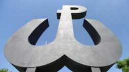 Znak Polski Walczącej na Kopcu Powstania Warszawskiego w Warszawie. Fot. PAP/G. Jakubowski