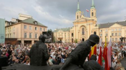 Uroczysta polowa msza święta  przy Pomniku Powstania Warszawskiego na pl. Krasińskich w Warszawie. Fot. PAP/P. Supernak